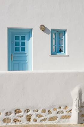 A typical blue door and window of a Greek island (Folegandros) Copyright: xGeorgiosxAlexandrisx xDesignxPicsx , 31175722 Copyright: GeorgiosxAlexandrisx xDesignxPics 31175722