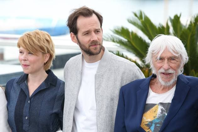 76e Festival International du Film de Cannes. Photocall du film Jeanne du Barry . 76th Cannes Film Festival. Photocall with cast of the film Jeanne du Barry . India Hair, Benjamin Lavernhe and Pierre Richard. 292023 2023-05-17 Cannes France  Copyright: xIsabellexVautierx xStarfacex STAR_292023_054