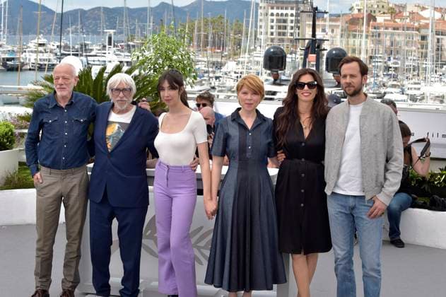 Pascal Greggory, Pierre Richard, Suzanne de Baecque, India Hair, MaÃ¯wenn and ,Benjamin Lavernhe attend the Jeanne du Barry photocall at the 76th annual Cannes film festival at Palais des Festivals on Wednesday, May 17, 2023 in Cannes, France.  CAN20230517251 RoccoxSpaziani