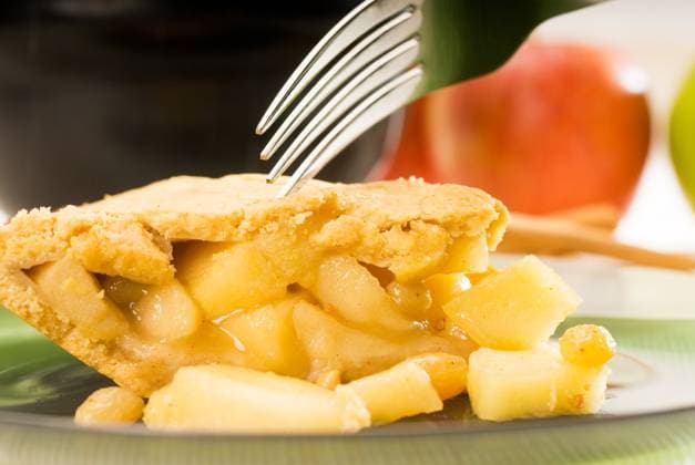 fresh homemade apple pie over green glass dish macro colseup eating with fork Copyright: xFrancescoxPerrex xDesignxPicsx , 31184800 Copyright: FrancescoxPerrex xDesignxPics 31184800