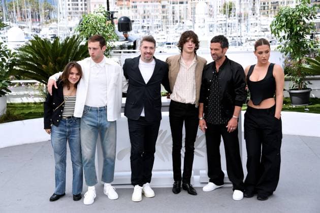 76th Cannes Film Festival 2023, Photocall film Le Regne Animal . Pictured: Billie Blain, Tom Mercier, Thomas Cailley, Paul Kirchier, Romain Duris, Adele Exarchopoulos  Copyright: xAlbertoxTerenghi PoolxPhotoxEvenx xPoolxPhotoxEventsx01x IPA_IPA38017789