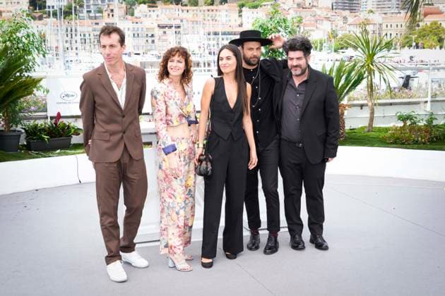 Foto IPP Daniele Cifala™ Cannes 17 05 2023 Los Delincuentes (The Delinquents) Photocall - The 76th Annual Cannes Film Festival nella foto : Alejo Maglio, Esteban Bigliardi, Mariana Chaud, Margarita Molfino, Daniel Elias, Rodrigo Moreno and Ezequiel Borovinsky Italy Photo Press - World Copyright