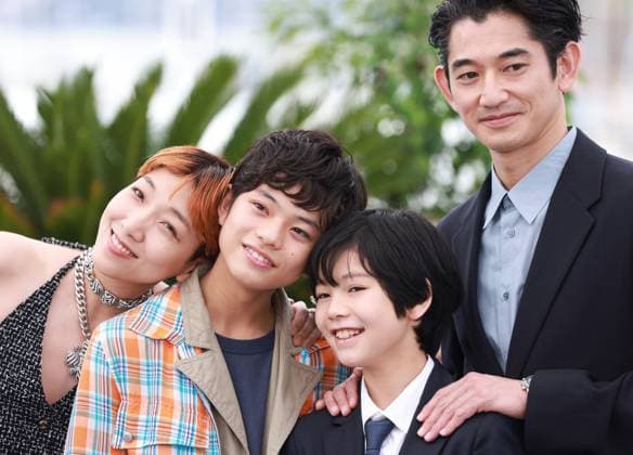 Entertainment Highlight Bilder des Tages (230518) -- CANNES, May 18, 2023 -- Japanese actress Ando Sakura, Japanese actors Kurokawa Soya, Hiiragi Hinata and Nagayama Eita (L to R) pose during a photocall for the film Kaibutsu (Monster) which will compete for the Palme d Or during the 76th edition of the Cannes Film Festival in Cannes, southern France, May 18, 2023. ) FRANCE-CANNES-FILM FESTIVAL-KAIBUTSU GaoxJing 