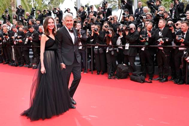 Entertainment Highlight Bilder des Tages Calista Flockhart und Harrison Ford bei der Premiere des Kinofilms Indiana Jones and the Dial of Destiny Indiana Jones und das Rad des Schicksals auf dem Festival de Cannes 2023 76. Internationale Filmfestspiele von Cannes im Palais des Festivals. Cannes, 18.05.2023