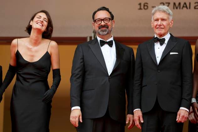 Phoebe Waller-Bridge, James Mangold und Harrison Ford bei der Premiere des Kinofilms Indiana Jones and the Dial of Destiny Indiana Jones und das Rad des Schicksals auf dem Festival de Cannes 2023 76. Internationale Filmfestspiele von Cannes im Palais des Festivals. Cannes, 18.05.2023
