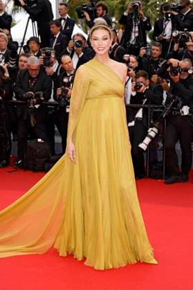 Karlie Kloss bei der Premiere des Kinofilms Indiana Jones and the Dial of Destiny Indiana Jones und das Rad des Schicksals auf dem Festival de Cannes 2023 76. Internationale Filmfestspiele von Cannes im Palais des Festivals. Cannes, 18.05.2023