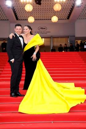Adriana Lima mit Partner Andre Lemmers bei der Premiere des Kinofilms Indiana Jones and the Dial of Destiny Indiana Jones und das Rad des Schicksals auf dem Festival de Cannes 2023 76. Internationale Filmfestspiele von Cannes im Palais des Festivals. Cannes, 18.05.2023