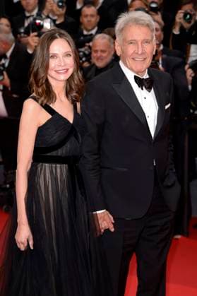 Calista Flockhart mit Ehemann Harrison Ford bei der Premiere des Kinofilms Indiana Jones and the Dial of Destiny Indiana Jones und das Rad des Schicksals auf dem Festival de Cannes 2023 76. Internationale Filmfestspiele von Cannes im Palais des Festivals. Cannes, 18.05.2023