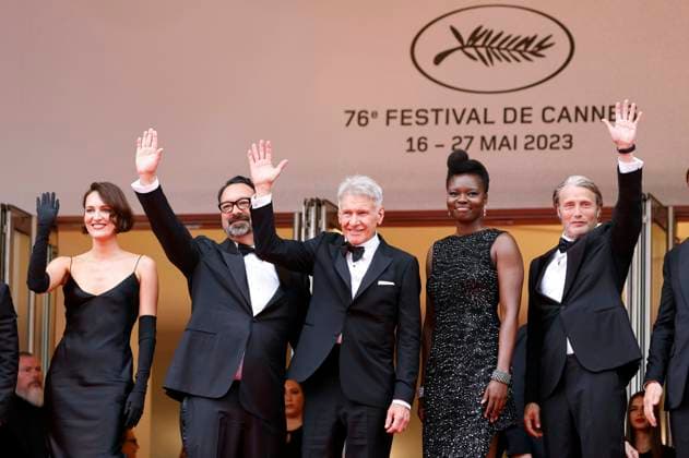 Phoebe Waller-Bridge, James Mangold, Harrison Ford, Shaunette Renee Wilson und Mads Mikkelsen bei der Premiere des Kinofilms Indiana Jones and the Dial of Destiny Indiana Jones und das Rad des Schicksals auf dem Festival de Cannes 2023 76. Internationale Filmfestspiele von Cannes im Palais des Festivals. Cannes, 18.05.2023