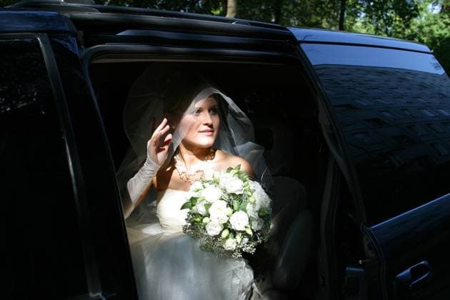 The beautiful bride in a car Copyright: xTatianaxMorozovax xDesignxPicsx , 31219853 Copyright: TatianaxMorozovax xDesignxPics 31219853