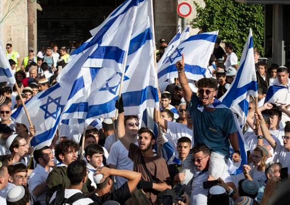 News Themen der Woche KW20 News Bilder des Tages (230518) -- JERUSALEM, May 18, 2023 -- People take part in the flag march in Jerusalem, on May 18, 2023. Tens of thousands of Israeli nationalists marched through East Jerusalem s Old City on Thursday to mark the Israeli annexation of East Jerusalem, some of them chanting racist slogans against Palestinians, the police said. ) MIDEAST-JERUSALEM-FLAG MARCH-CLASHES ChenxJunqing 