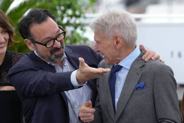 James Mangold - Harrison Ford CELEBRITES : 76 eme festival de Cannes - Photocall du film Indiana Jones et le Cadran de la DestinÃ e - Cannes - 19 05 2023 NorbertScanella Panoramic 