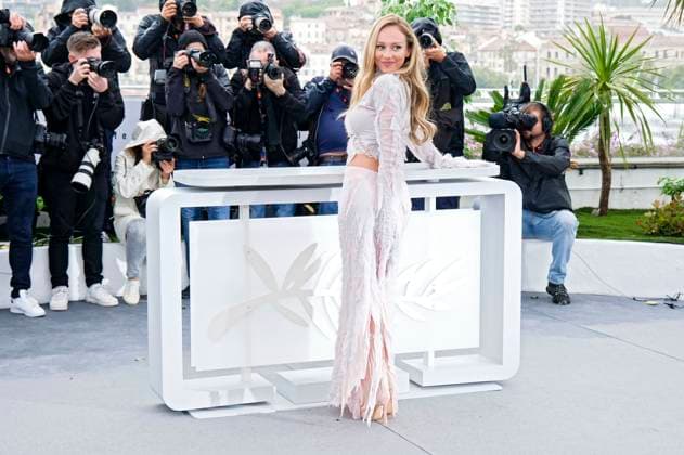 Ester Exposito beim Photocall zum Kinofilm Perdidos en la noche Lost in the Night auf dem Festival de Cannes 2023 76. Internationale Filmfestspiele von Cannes am Palais des Festivals. Cannes, 19.05.2023
