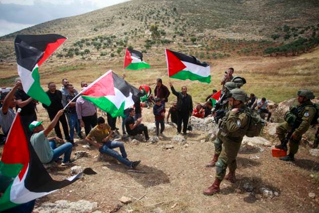 News Themen der Woche KW20 News Bilder des Tages Westjordanland, Ausschreitungen in Beit Dajan Clashes between Palestinian protesters and Israeli soldiers following a protest against the expansion of Jewish settlements, Clashes between Palestinian protesters and Israeli soldiers following a protest against the expansion of Jewish settlements, on May 19, 2023, in the West Bank village of Beit Dajan, east of Nablus. Photo by Mohammed Nasser apaimages Nablus West Bank Palestinian Territory 190523_NABLUS_MN_00 (13) Copyright: xapaimagesxMohammedxNasserx xapaimagesx