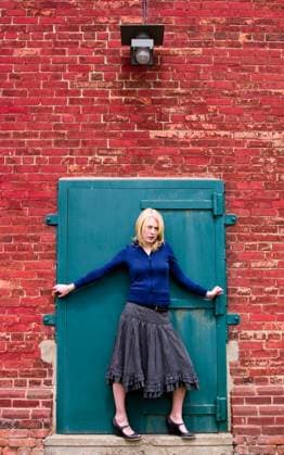 A glamor shot of a woman against a blood red wall Copyright: xRohitxSethx xDesignxPicsx , 31238041 Copyright: RohitxSethx xDesignxPics 31238041