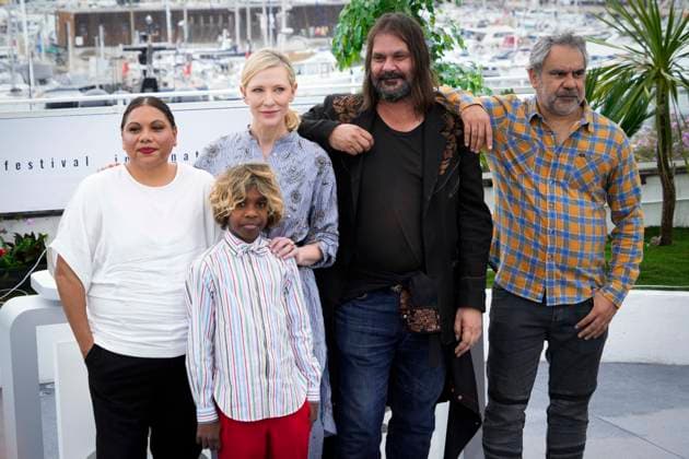 Internationale Filmfestspiele von Cannes, New Boy Photocall Foto IPP Daniele Cifala™ Cannes 19 05 2023 The New Boy Photocall - The 76th Annual Cannes Film Festival nella foto : Deborah Mailman, Aswan Reid, Cate Blanchett, Director Warwick Thornton and Wayne Blair Italy Photo Press - World Copyright