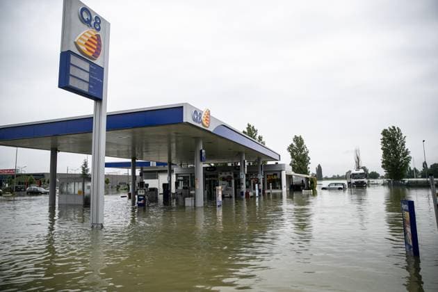 News Themen der Woche KW20 News Bilder des Tages Italien, Hochwasser in der Emilia-Romagna Region May 19, 2023, LUGO (RAVENNA: A flooded street following the flood that is affecting Emilia Romagna, in Lugo (Ravenna), 19 May 2023. A new wave of torrential rain is hitting Italy, especially the northeastern region of Emilia-Romagna and other parts of the Adriatic coast. ANSA EMANUELE VALERI LUGO (RAVENNA) - ZUMAa110 20230519_zaf_a110_025 Copyright: xEmanuelexValerix