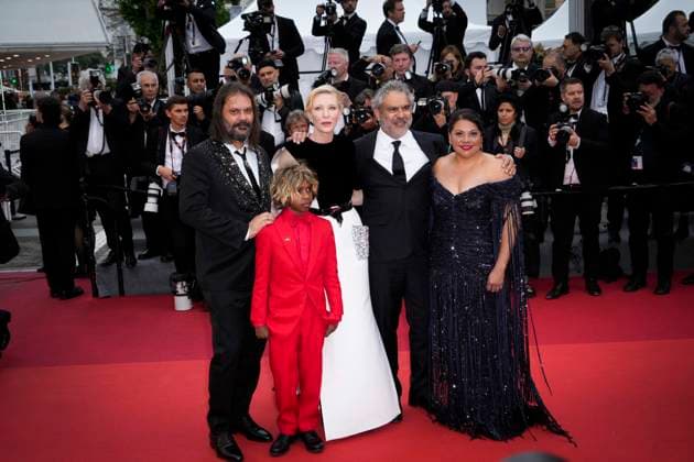 Foto IPP Daniele Cifala™ Cannes 19 05 2023 The Zone Of Interest Red Carpet - The 76th Annual Cannes Film Festival nella foto : Cate Blanchett, Lorenzo De Maio, Deborah Mailman, Aswan Reid, Wayne Blair, Coco Francini, Andrew Upton and Warwick Thornton Italy Photo Press - World Copyright