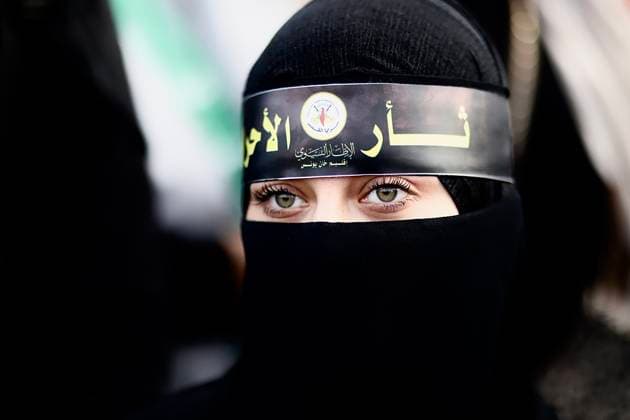 News Themen der Woche KW20 News Bilder des Tages Gazastreifen, Parade des Islamischen Dschihad in Gaza-Stadt May 19, 2023, Gaza City, The Gaza Strip, Palestine: Masked Palestinian women particepat in the Islamic Jihad Movement memorial festival in Gaza City, she wear a bandana written on it Revenge of the Free which Islamic Jihad called the last five-day battle with Israel. Gaza City Palestine - ZUMAq100 20230519_zaa_q100_072 Copyright: xDoaaxAlbazx