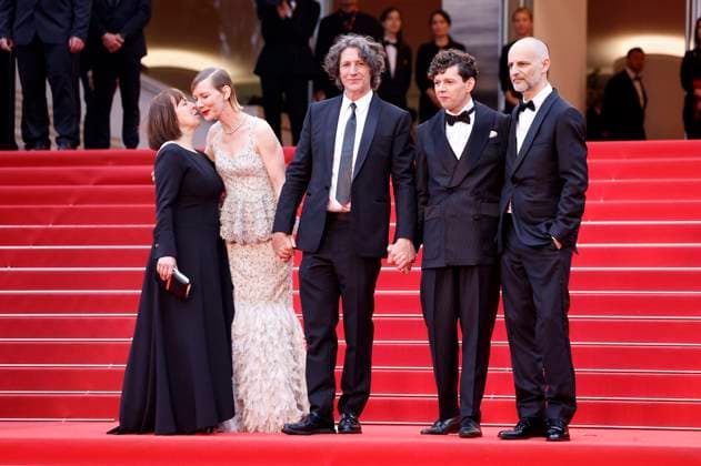 Ewa Puszczynska, Sandra Hüller, Jonathan Glazer, Christian Friedel und James Wilson bei der Premiere des Kinofilms The Zone of Interest auf dem Festival de Cannes 2023 76. Internationale Filmfestspiele von Cannes im Palais des Festivals. Cannes, 19.05.2023