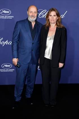 Cedric Klapisch und Lola Doillon beim Official Trophee Chopard Dinner Photocall im Carlton Beach Club auf dem Festival de Cannes 2023 76. Internationale Filmfestspiele von Cannes am Palais des Festivals. Cannes, 19.05.2023