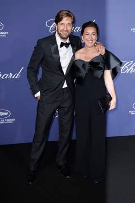 Ruben Östlund mit Partnerin Sina Görcz beim Official Trophee Chopard Dinner Photocall im Carlton Beach Club auf dem Festival de Cannes 2023 76. Internationale Filmfestspiele von Cannes am Palais des Festivals. Cannes, 19.05.2023