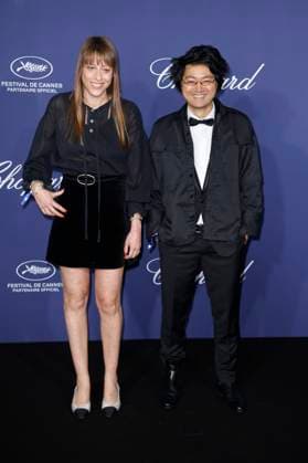 Alice Winocour und Davy Chou beim Official Trophee Chopard Dinner Photocall im Carlton Beach Club auf dem Festival de Cannes 2023 76. Internationale Filmfestspiele von Cannes am Palais des Festivals. Cannes, 19.05.2023