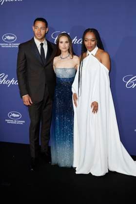 Daryl McCormack, Natalie Portman und Naomi Ackie beim Official Trophee Chopard Dinner Photocall im Carlton Beach Club auf dem Festival de Cannes 2023 76. Internationale Filmfestspiele von Cannes am Palais des Festivals. Cannes, 19.05.2023