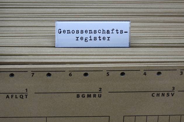 Hängeregister und Genossenschaftsregister Hängeregister und Genossenschaftsregister, 20.05.2023, Borkwalde, Brandenburg, An einem Hängeregister steht der Schriftzug Genossenschaftsregister. *** Hanging register and register of cooperatives Hanging register and register of cooperatives, 20 05 2023, Borkwalde, Brandenburg, On a hanging register is the writing Genossenschaftsregister