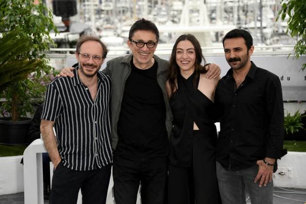 76th Cannes Film Festival 2023, Photocall film Kuru Otlar Ustune (About Dry Grasses) . Pictured: Musab Ekici, Merve Dizdar, Nuri Bilge Ceylan, Deniz Celiloglu  Copyright: xAlbertoxTerenghi PoolxPhotoxEvenx xPoolxPhotoxEventsx01x IPA_IPA38067651