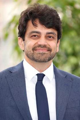 Dheeraj Akolkar beim Photocall zur TV-Dokumentation Liv Ullmann - A Road Less Travelled auf dem Festival de Cannes 2023 76. Internationale Filmfestspiele von Cannes am Palais des Festivals. Cannes, 120.05.2023