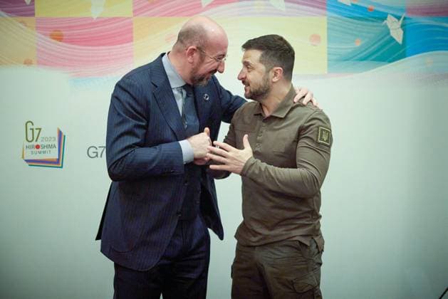 Bilder des Jahres 2023, News 05 Mai News Themen der Woche KW20 News Bilder des Tages May 20, 2023, Hiroshima, Hiroshima, Japan: Ukrainian President Volodymyr Zelenskyy, right, greets European Council President Charles Michel, left, before their bilateral meeting on the sidelines of the G7 Leaders Summit at the Grand Prince Hotel, May 20, 2023 in Hiroshima, Japan. Hiroshima Japan - ZUMAp138 20230520_zaa_p138_036 Copyright: xPoolx UkrainianxPresidentiax