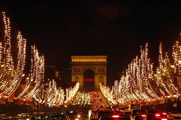 Weihnachten auf der Champs Elysees und dem Arc de Triomphe, Paris *** Christmas at the Champs Elysees and the Arc de Triomphe, Paris Copyright: imageBROKER/G.xLacz ibllag08222894.jpg