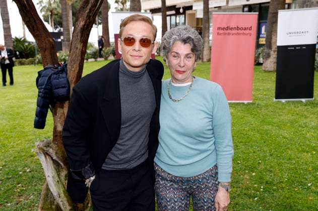 Bilder des Jahres 2023, Entertainment 05 Mai Entertainment Themen der Woche KW20 Entertainment Bilder des Tages Matthias Schweighöfer und Kirsten Niehuus beim German Films und Medienboard Empfang 2023 im Garten des Hotels Mondrian Cannes auf dem Festival de Cannes 2023 76. Internationale Filmfestspiele von Cannes. Cannes, 20.05.2023 *** Matthias Schweighöfer and Kirsten Niehuus at the German Films and Medienboard reception 2023 in the garden of the Hotel Mondrian Cannes at the Festival de Cannes 2023 76 Cannes International Film Festival Cannes, 20 05 2023 Foto:xS.xGabschx xFuturexImage
