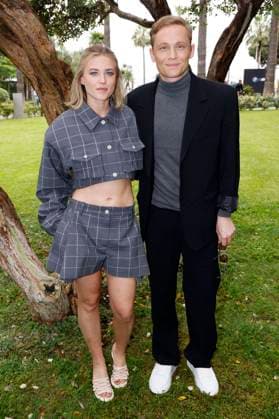 Jeanne Goursaud und Matthias Schweighöfer beim German Films und Medienboard Empfang 2023 im Garten des Hotels Mondrian Cannes auf dem Festival de Cannes 2023 76. Internationale Filmfestspiele von Cannes. Cannes, 20.05.2023