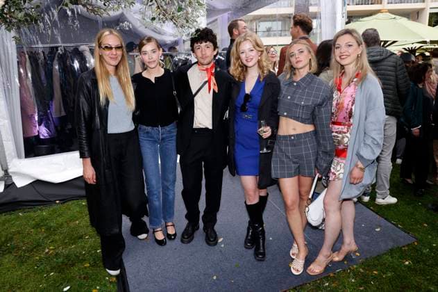 Jessica Hausner, Milena Tscharntke, Maximilian Mundt, Pauline Pollmann, Jeanne Goursaud und Cordula Kablitz-Post beim German Films und Medienboard Empfang 2023 im Garten des Hotels Mondrian Cannes auf dem Festival de Cannes 2023 76. Internationale Filmfestspiele von Cannes. Cannes, 20.05.2023