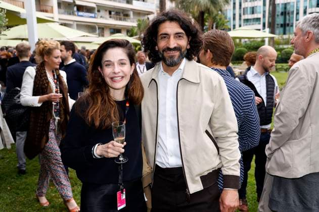 Anne Werner und Numan Acar beim German Films und Medienboard Empfang 2023 im Garten des Hotels Mondrian Cannes auf dem Festival de Cannes 2023 76. Internationale Filmfestspiele von Cannes. Cannes, 20.05.2023