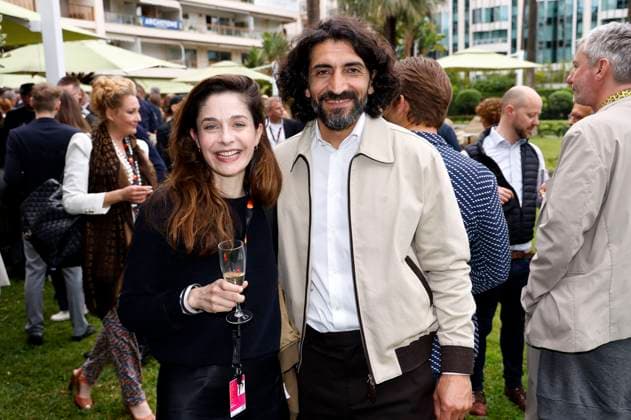 Anne Werner und Numan Acar beim German Films und Medienboard Empfang 2023 im Garten des Hotels Mondrian Cannes auf dem Festival de Cannes 2023 76. Internationale Filmfestspiele von Cannes. Cannes, 20.05.2023