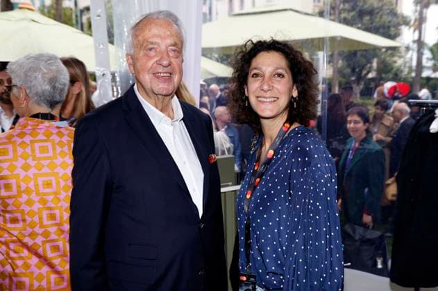 Bernd Neumann und Emily Atef beim German Films und Medienboard Empfang 2023 im Garten des Hotels Mondrian Cannes auf dem Festival de Cannes 2023 76. Internationale Filmfestspiele von Cannes. Cannes, 20.05.2023