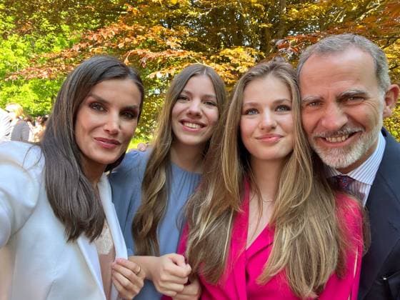 Bilder des Jahres 2023, Entertainment 05 Mai Entertainment Themen der Woche KW20 Entertainment Bilder des Tages 20-05-2023 Wales Queen Letizia and Princess Sofia and King Felipe during the leavers celebrations of Princess Leonor at the international baccalaureate graduation at the UWC Atlantic College in Wales. No Spain Â  Copyright: xPPEx