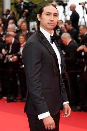 Tatanka Means bei der Premiere des Kinofilms Killers of the Flower Moon auf dem Festival de Cannes 2023 76. Internationale Filmfestspiele von Cannes im Palais des Festivals. Cannes, 20.05.2023