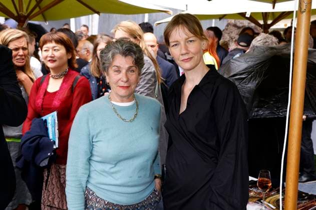 Kirsten Niehuus und Sandra Hüller beim German Films und Medienboard Empfang 2023 im Garten des Hotels Mondrian Cannes auf dem Festival de Cannes 2023 76. Internationale Filmfestspiele von Cannes am Palais des Festivals. Cannes, 20.05.2023