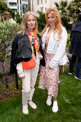 Valerie Huber und Palina Rojinski beim German Films und Medienboard Empfang 2023 im Garten des Hotels Mondrian Cannes auf dem Festival de Cannes 2023 76. Internationale Filmfestspiele von Cannes am Palais des Festivals. Cannes, 20.05.2023