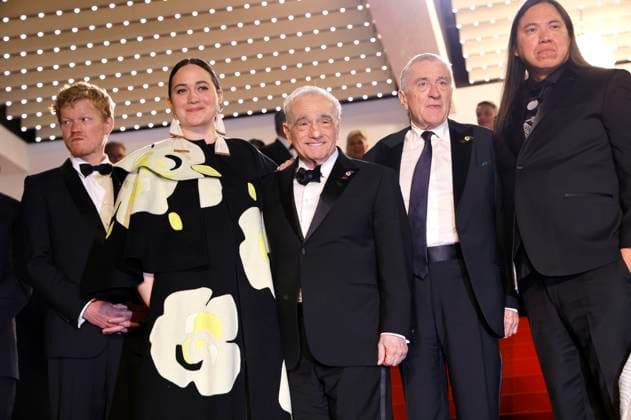 Jesse Plemons, Lily Gladstone, Martin Scorsese, Robert De Niro und William Belleau nach der Premiere des Kinofilms Killers of the Flower Moon auf dem Festival de Cannes 2023 76. Internationale Filmfestspiele von Cannes im Palais des Festivals. Cannes, 20.05.2023