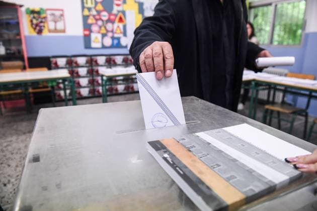 News Themen der Woche KW20 News Bilder des Tages May 21, 2023, Thessaloniki, Greece: A man casts his vote at a polling station at the Greek city of Thessaloniki. Polls have opened in Greece s parliamentary election. Thessaloniki Greece - ZUMAp191 20230521_zap_p191_003 Copyright: xGiannisxPapanikosx