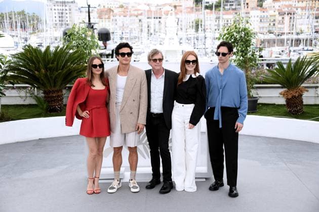Entertainment Bilder des Tages 76th Cannes Film Festival 2023, Photocall film May December. Pictured: Natalie Portman, Charles Melton, Todd Haynes, Julianne Moore, Cory Michael Smith  Copyright: xAlbertoxTerenghi PoolxPhotoxEvenx xPoolxPhotoxEventsx01x IPA_IPA38094486
