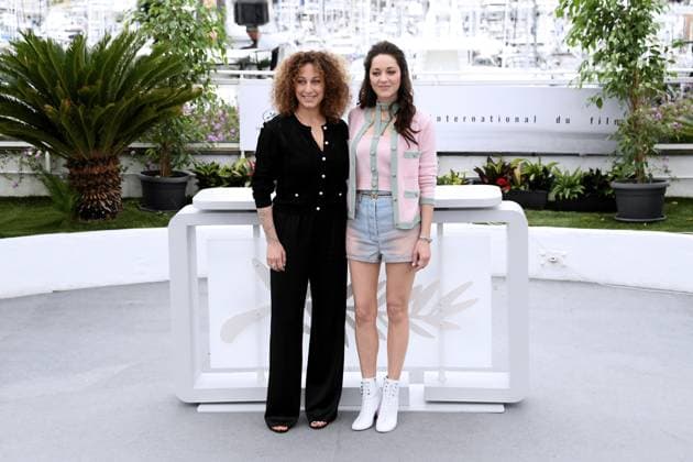 76th Cannes Film Festival 2023, Photocall film Little Girl Blue. Pictured: Mona Achache, Marion Cotillard  Copyright: xAlbertoxTerenghi PoolxPhotoxEvenx xPoolxPhotoxEventsx01x IPA_IPA38095115