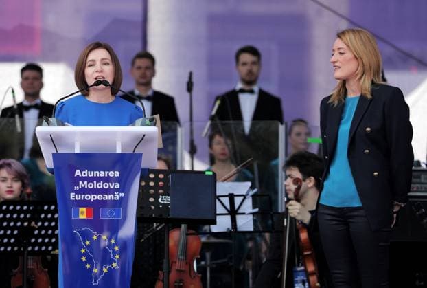 Moldova Politics Rally 8438964 21.05.2023 Moldovan President Maia Sandu delivers a speech during a pro-European rally at Great National Assembly Square, in Chisinau, Moldova. European Parliament President Roberta Metsola, is at right. Dmitrij Osmatesko Sputnik Chisinau Moldova  Copyright: xDmitrijxOsmateskox