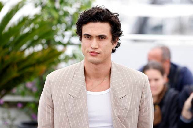 Charles Melton beim Photocall zum Kinofilm May December auf dem Festival de Cannes 2023 76. Internationale Filmfestspiele von Cannes am Palais des Festivals. Cannes, 21.05.2023