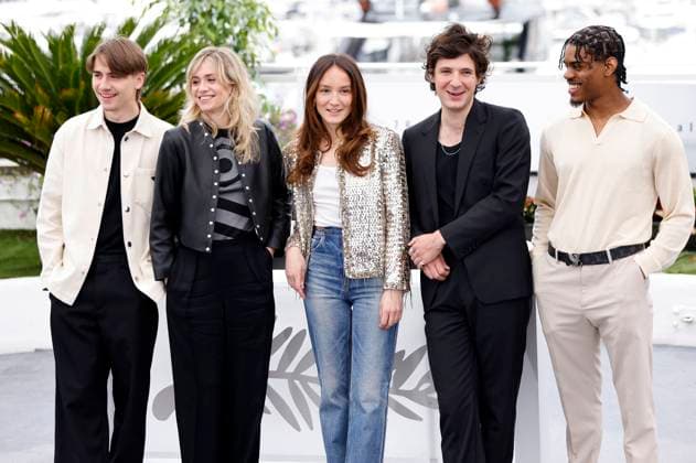 Paul Beaurepaire, Katell Quillevere, Anais Demoustier, Vincent Lacoste und Morgan Bailey beim Photocall zum Kinofilm Le temps d aimer Along Came Love auf dem Festival de Cannes 2023 76. Internationale Filmfestspiele von Cannes am Palais des Festivals. Cannes, 21.05.2023